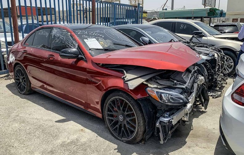 BMW araba, önden hasarlı, satılık